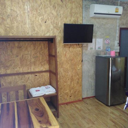 Hotel Ban Suan Sukjai Mae Sariang Habitación foto