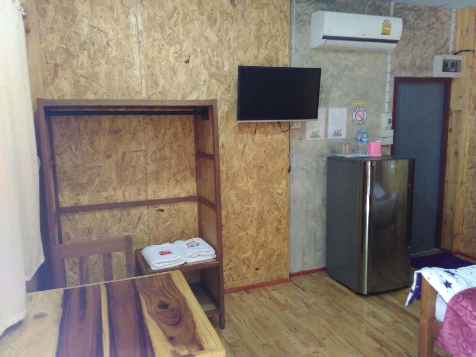 Hotel Ban Suan Sukjai Mae Sariang Habitación foto