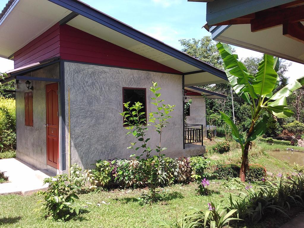 Hotel Ban Suan Sukjai Mae Sariang Exterior foto