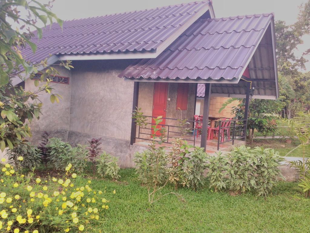 Hotel Ban Suan Sukjai Mae Sariang Exterior foto