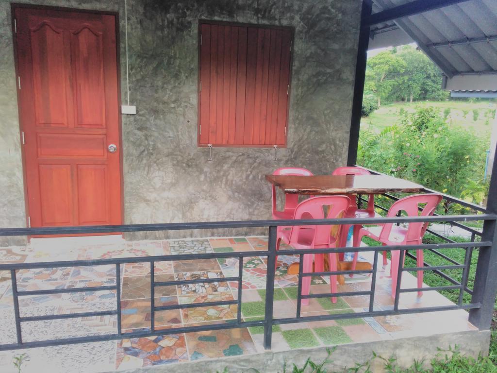 Hotel Ban Suan Sukjai Mae Sariang Exterior foto