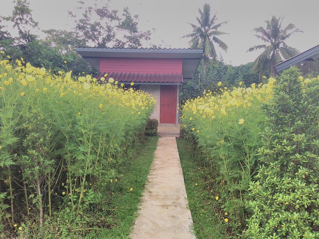 Hotel Ban Suan Sukjai Mae Sariang Exterior foto