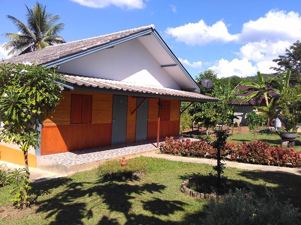 Hotel Ban Suan Sukjai Mae Sariang Exterior foto