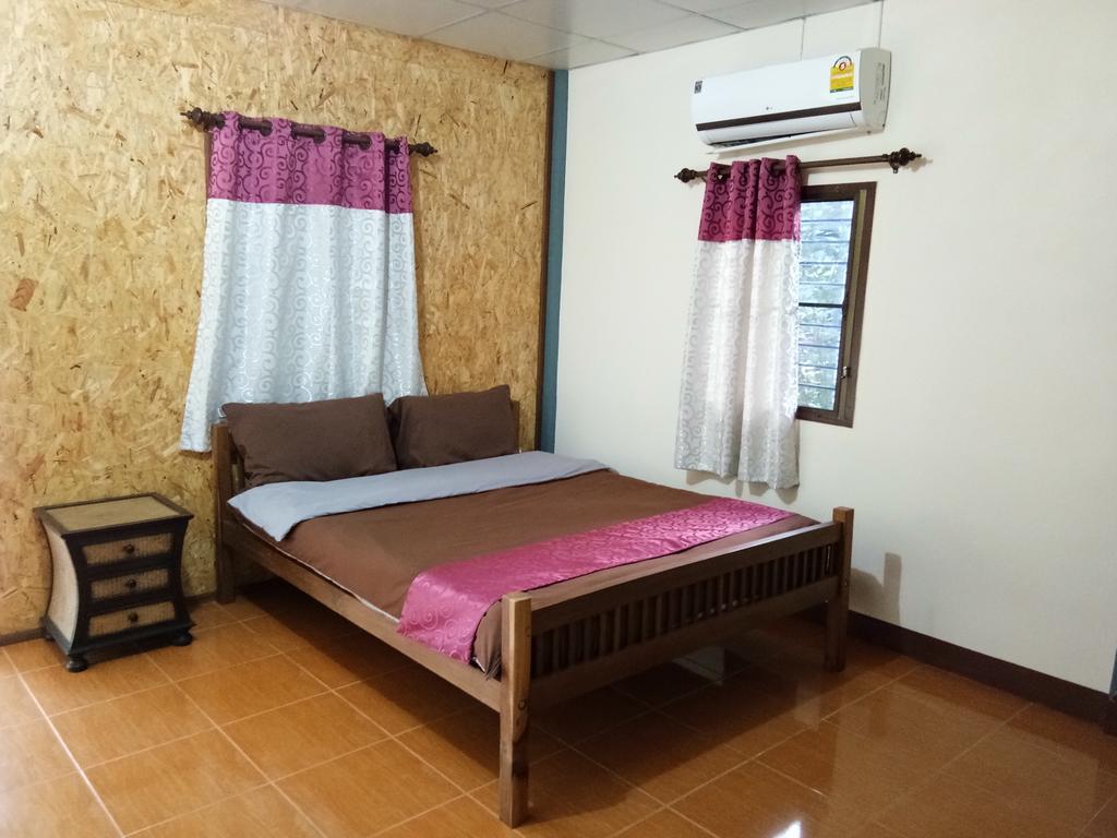 Hotel Ban Suan Sukjai Mae Sariang Exterior foto