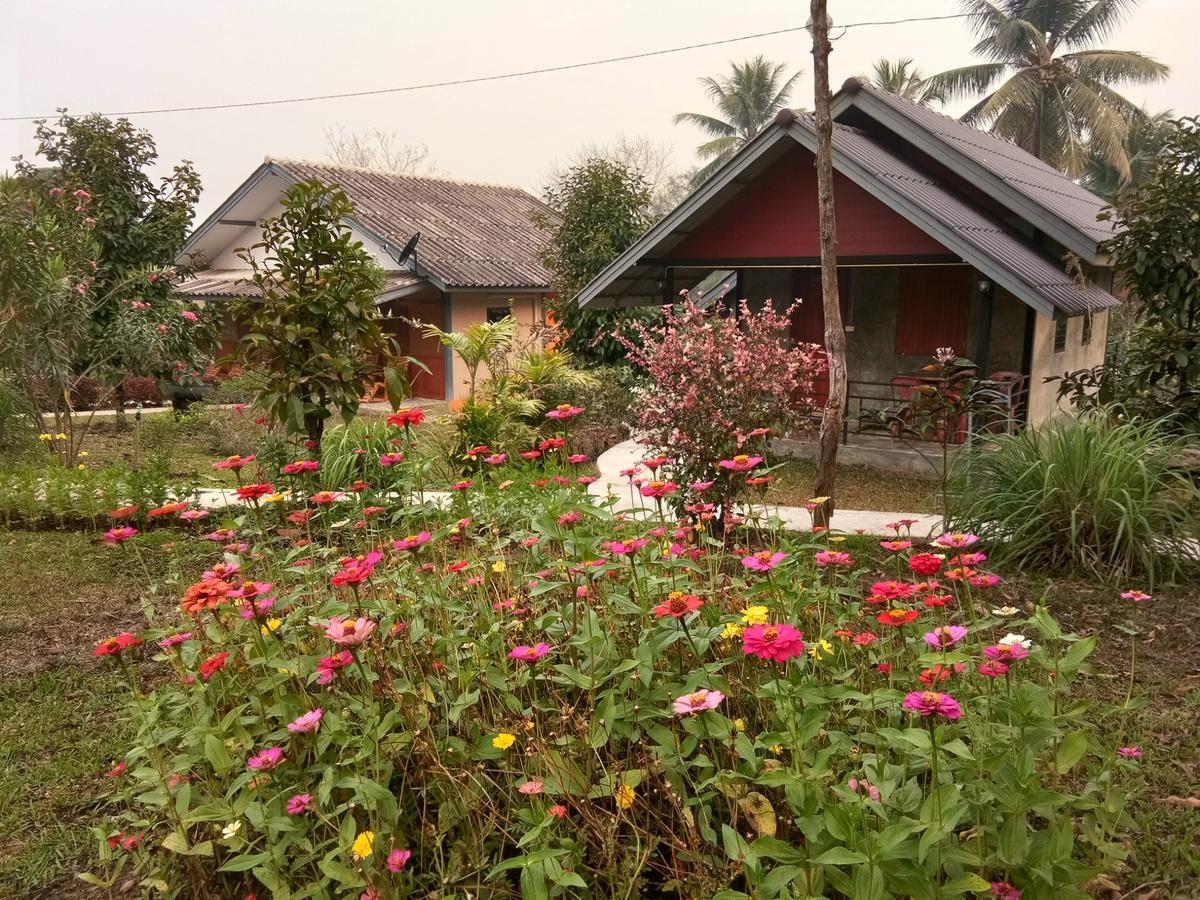 Hotel Ban Suan Sukjai Mae Sariang Exterior foto