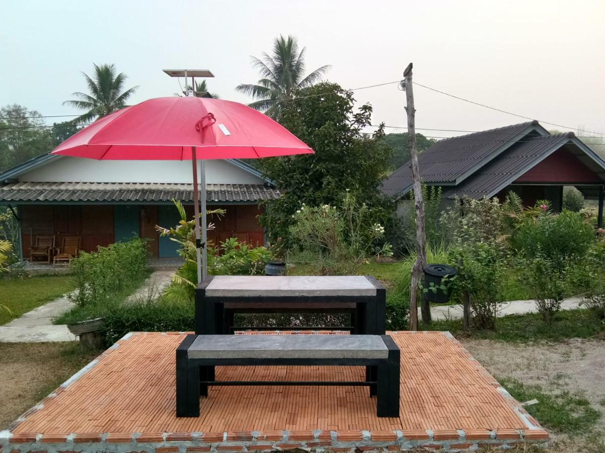 Hotel Ban Suan Sukjai Mae Sariang Exterior foto