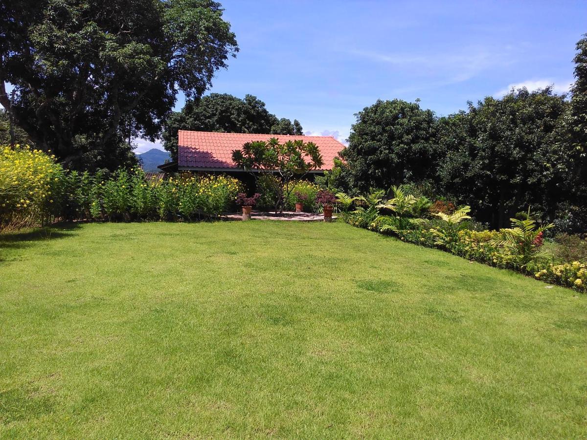 Hotel Ban Suan Sukjai Mae Sariang Exterior foto