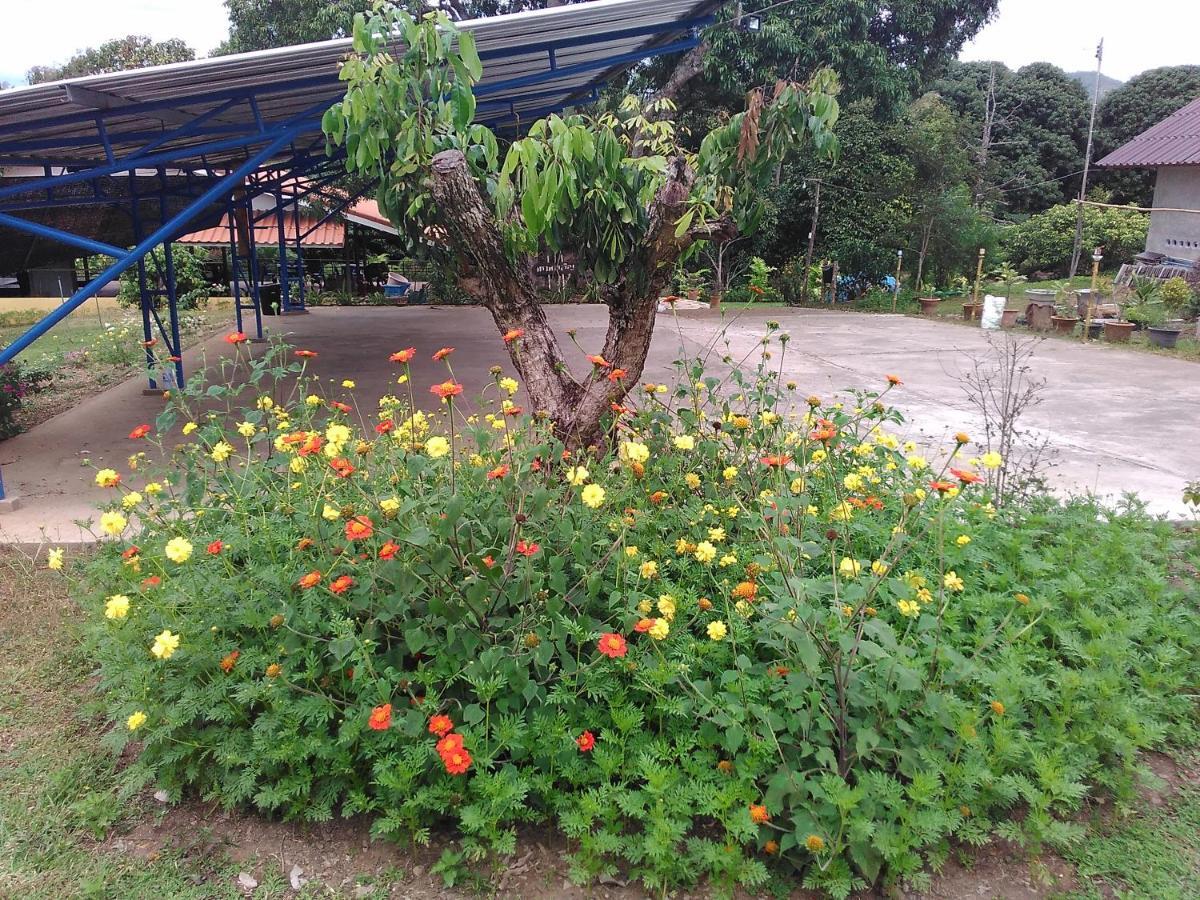 Hotel Ban Suan Sukjai Mae Sariang Exterior foto